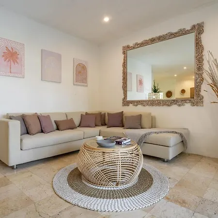 Heart Of Seminyak 2Bed 2Bath 2 Pools Super Quiet Apartment